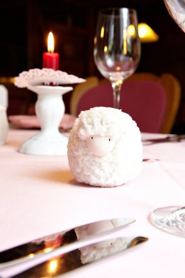 Sheep decoration on a restaurant table
